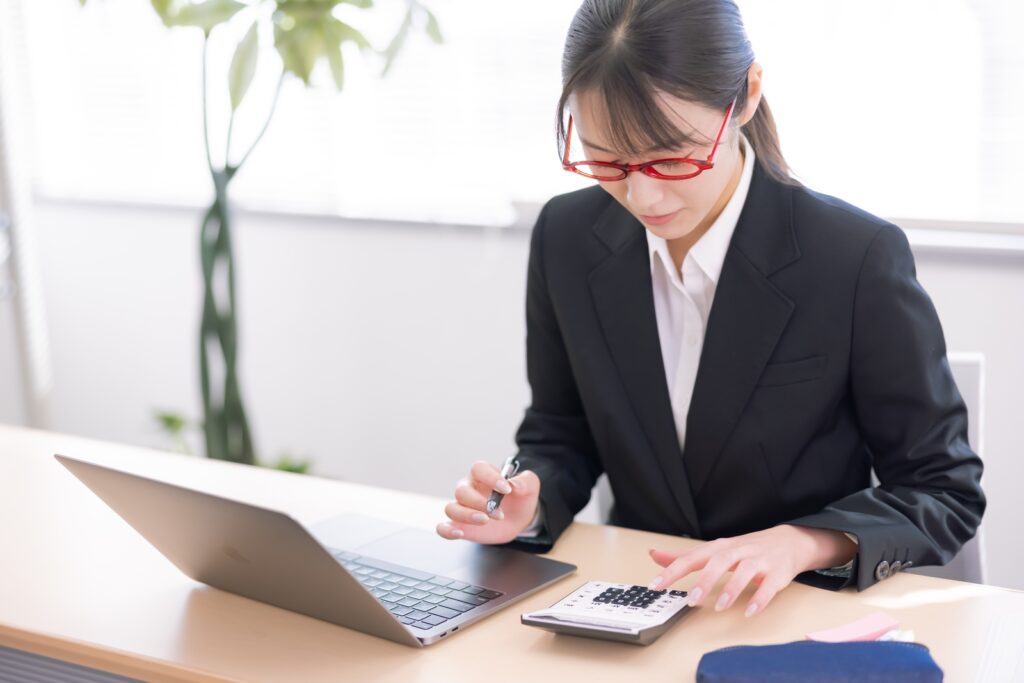 宅建事務の女性